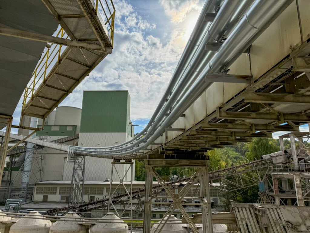 Úpravy potrubních tras v areálu cementárny, Mokrá-Horákov