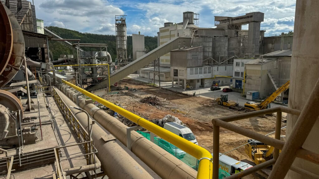 Úpravy potrubních tras v areálu cementárny, Mokrá-Horákov